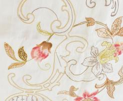 Hímzett terítő, cca 160x40 cm