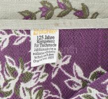 Pichler asztalterítő, lila virágmintával díszített, szép állapotban, cca 130x130 cm