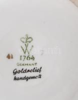 Wallendorf arany relieffel díszített virágmintás váza, kézzel festett, jelzett, hibátlan, m: 16 cm