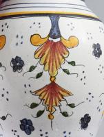 Francia kézzel festett mázas fehérkerámia kis kancsó, jelzéssel, hibátlan, m: 13,5 cm