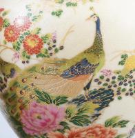 Régi japán pávamintás fedeles váza pár, jelzéssel, repedezett mázzal, szép állapotban, m: 29,5 cm
