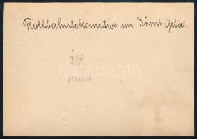 cca 1914-1918 Osztrák-magyar katonák gőzmozdonnyal, fotó, a hátoldalon feliratozva, 10,5x7,5 cm / Au...