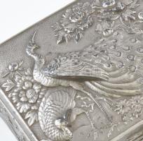 Pávás ón szelence. Plasztikus páva díszítéssel. Kulcsos zárral. (kulcs nélkül) 9x7,5x4 cm Belül piro...