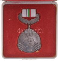 Bulgária 1981. "Bulgária 1300 éves" fém kitüntetés mellszalagon, eredeti tokban T:AU patina