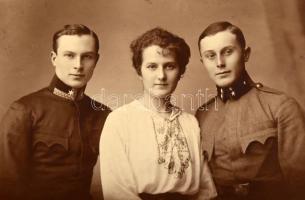 cca 1900-1915 Régi fotó tétel, 12 db, közte katonaportrék, családi fotók; vegyes méretben és állapot...