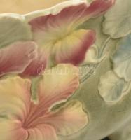 Szecessziós majolika kínáló, körben virágmintákkal ékesített, jelzéssel, hajszálrepedéssel, 36x19x15...