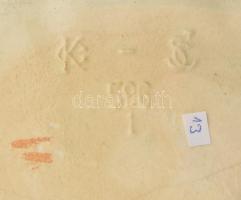 Szecessziós majolika kínáló, körben virágmintákkal ékesített, jelzéssel, hajszálrepedéssel, 36x19x15...