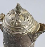 Szecessziós stílusú üveg kancsó kiöntő, ezüstözött fém szerelékkel, kopással, m: 30 cm