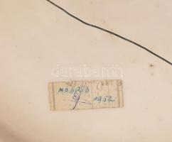 1952 Spanyol nagy méretű mázas majolika falitányér, szignózott, kopással, d: 35 cm