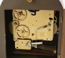 Franz Hermle kandallóóra, azonos szerkezettel, kulccsal, tokon jelzése hiányzik. Működik, szép állap...