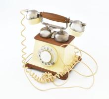 Retro asztali telefonkészülék, fa, fém, bakelit, jelzéssel, szép állapotban, m: 22,5 cm