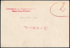 cca 1916-1918 Trieszt, IV. Károly érkezése alkalmából összegyűlt tömeg a városban. Eredeti fotó, a h...