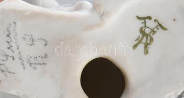 Német porcelán kutyán lovagló puttó figura, jelzéssel, ujja sérült, m: 12 cm