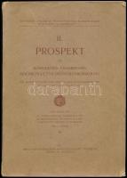 [Várdai Szilárd (1856-1936)]: II. Prospekt der der Königlichen Ungarischen Hochschule für Zeichenlehrerbildung. Mit Reproduktionen von Arbeiten der Zeichenlehrer- und Zeichenlehrerinnen-Kandidaten. Königliche Ungarische Hochschule für Bildende Kunst in Budapest. Aus Anlass des IV. Internationalen Kongresses für Kunstunterricht, Zeichnen und Angewandekunst. Dresden, 1912. Publiziert von C. Várdai. [A Budapest VI. kerület, Andrássy út 71. szám alatti, 1871-ben Magyar Királyi Mintarajztanoda és Rajztanárképezde néven alakult, 1908-tól Magyar Királyi Képzőművészeti Főiskola néven működő intézmény ismertető kiadványa, amely az 1912-es drezdai IV. Nemzetközi Művészetoktatási, Rajzolási és Alkalmazott Művészeti Kongresszus alkalmából került kiadásra.] Bp., 1912, Athenaeum-ny. Rendkívül gazdag egészoldalas képanyaggal (közte 5 színes képtáblával). Német nyelven. Kiadói papírkötés, a borítón a gerincnél kis sérülésekkel, belül ép, jó állapotban. A címlapon Laurencsik Béla (1888-1972) festőművész saját kezű névbejegyzésével/aláírásával. Rendkívül ritka, eddig egyetlen példány sem szerepelt árverésen!