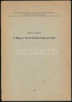 Régi László: A Magyar Tanácsköztársaság pecsétjei. Különlenyomat a Levéltári Közlemények XXXVIII. évfolyamából. H.n., 1967, (Szegedi Ny.), 173-191 p. + 8 (fekete-fehér képek) t. Kiadói papírkötés, sérült borítóval és fűzéssel, kijáró lapokkal.