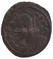 Római Birodalom / Cyzicus / I. Constantinus 330-334. Follis (1,80g) T:XF,VF Roman Empire / Cyzicus / Constantine I 330-334. Follis "VRBS [ROMA] / ** - dot SMK epsilon" (1,80g) C:XF,VF RIC VII 119