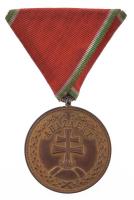 1939. "Magyar Bronz Érdemérem hadiszalagon" aranyozott bronz kitüntetés, fémjellel, hadiszalagon T:AU kopott aranyozás Hungary 1939. "Hungarian Bronze Merit Medal on a war ribbon" gold plated bronze decoration with hallmark and ribbon C:AU worn gilt NMK 393.