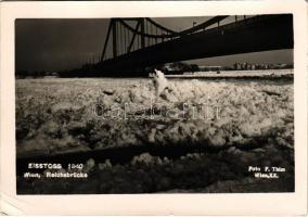 1940 Wien, Vienna, Bécs; Eisstoss bei Reichsbrücke. Foto F. Thim / Ice jam on the Danube river (EK)