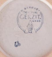 Original Gerzit gyűjtői söröskorsó, oldalán képtáblákban biszkvit porcelán jelenetek, mohaszínű mázz...