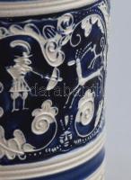 Gerz vadászmintás söröskorsó, steinzeug, körben stilizált vadászjelenetekkel díszített, jelzéssel, h...