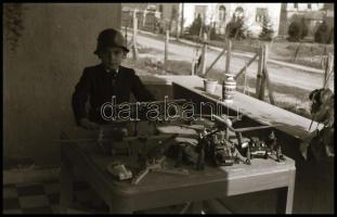 Katonai gyerekjátékok az 1940-es évekből, 3 db kép negatívon