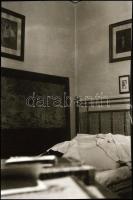 Régi lakásbelsők, bútorok 4 db fotónegatívon, 6x9 cm