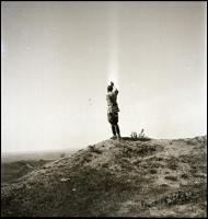 cca 1940-1945 Második világháborús katonák, tisztek fotónegatívokon, összesen 6 db, 6x6 cm