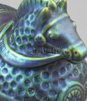 Zsolnay kisplasztika - Felnyergelt ló. Terv: Nádor Judit. Trébelt felület idéző, savmaratott felület...