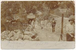 1901 Déva, Kupfer Erzbergbau, Barbara Stollen Glück auf! / Barbara akna a rézérc bányában, Idegeneknek tilos a bemenet, bányászok, iparvasút / industrial railway in the mine. photo (kopott sarkak / worn corners)