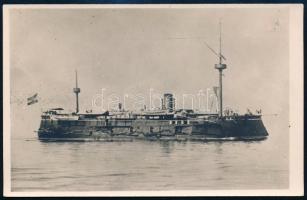 cca 1900 S.M.S. Don Juan d&#039;Austria, (~1875-~1919) fotó képeslap, hátoldalon olaz nyelvű információkkal a hajóról / S.M.S. Don Juan d&#039;Austria, Full starboard side view lying at anchor. Photo postcard typewritten information in Italian about the battleship, and a purple rubber stamp indicating that it was part of the G.D. Fletcher Collection. 13x9 cm