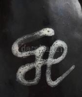 Gorka Lívia (1925-2011): Fekete-fehér-narancs kínáló, festett mázas kerámia, jelzett, hibátlan, 28x1...