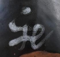 Gorka Lívia (1925-2011): Fekete-narancs kínáló, festett mázas kerámia, jelzett, hibátlan, d: 12 cm