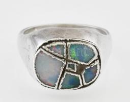 Ezüst (Ag) gyűrű, opál berakásokkal, jelzéssel, méret: 59, bruttó: 9.8 g