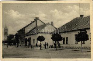 1938 Zselíz, Zeliezovce; Fő utca. Ernő Laufer kiadása / main street