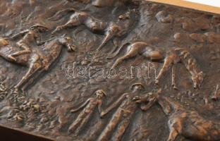 Pató Róza (1934-2018): Lovasok. Bronz fali relief. Fa alapon. 28x19 cm