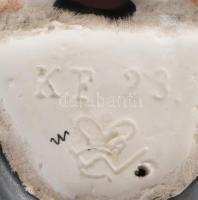 Hummel kisfiú virággal. Jelzéssel, kézzel festett, minimális mázkopással, m: 10 cm