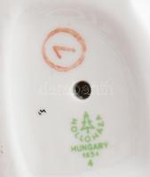 Hollóházi hímző asszony, jelzéssel, hibátlan, m: 24,5 cm