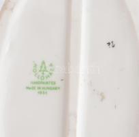 Hollóházi táncoló lány pár. Kézzel festett, jelzett, egyik szoknyán gyári mázazási hiánnyal, m: 17,5...