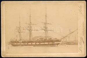 cca 1875 A régebbi S.M.S. Radetzky Polában a fegyverraktár előtt 17x11cm / Full portside view of the old S.M.S. Radetzky in Pola, anchored in front of the Arsenal. Numerous seamen can be seen up in the yardarms and on deck. by L. Mioni, Pola.17x11 cm