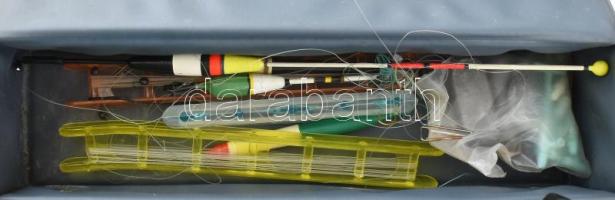 Horgász tétel: Daiwa 476UD-27DD horgászbot + Germina horgászháló + kiegészítők tartóban