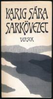 Karig Sára: Sarkövezet. Versek. Bp., 1995, Magyar Bibliofil Társaság, 49+(7) p. Kiadói egészvászonkötés, kiadói papír védőborítóban, jó állapotban. Megjelent 500 példányban (ebből az első 100 számozott). Számozott (32./100), a szerző, Karig Sára (1914-1999) által aláírt példány. (Karig Sára 1947-ben a II. számú szavazókörzet választási biztosaként jelentette a kékcédulás választási csalásokat, aminek következtében elhurcolták. 1947-től 1953-ig politikai fogoly volt a vorkutai Gulagban. Szabadulása után könyvkiadóknál dolgozott, 1957-ben rehabilitálták.)