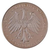 Németország 1990. "Németország újraegyesítése alkalmából" emlékérem Cu-Ni, díszdobozban, t...