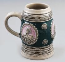 Gerzit original régi söröskorsó, oldalán kartusokban portré díszítésekkel, jelzéssel, hibátlan, m: 15 cm