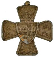 1940. "Nemzetvédelmi Kereszt / A Hazáért" hadifém kitüntetés mellszalag és fül nélkül, sérült T:G Hungary 1940. "National Defense Cross" war metal decoration without ribbon and ear, damaged C:G NMK 442.