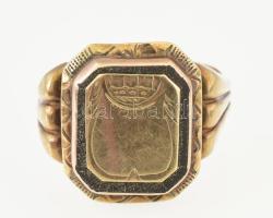 14K arany (Au) pecsétgyűrű jelzett, mesterjegyes, koronás címer kerettel vésve, címer nélkül m: 64, ...