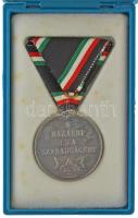 ~1990. "Posztumusz 1956-os Emlékérem / A hazáért és a szabadságért" ezüstözött bronz kitün...