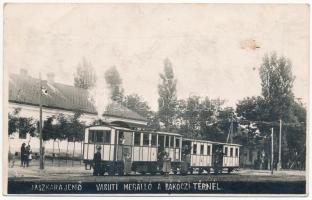 1940 Jászkarajenő, Rákóczi téri (később Templom tér) vasúti megálló a kisvasúttal, vasútállomás, vonat. photo