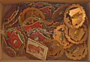 Vegyes 14db-os kitüntetés adományozói és emléklap tétel, egy kivételével a szocialista időszakból + ...