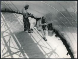 cca 1971 Sinka Antal fotóriporter és fotóművész hagyatékából 2 db vintage fotó, ezüst zselatinos fot...