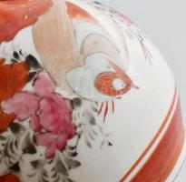 cca 1900 Antik japán váza, madaras díszítéssel. Kézzel festett, javítással, jelzéssel, m: 17,5 cm